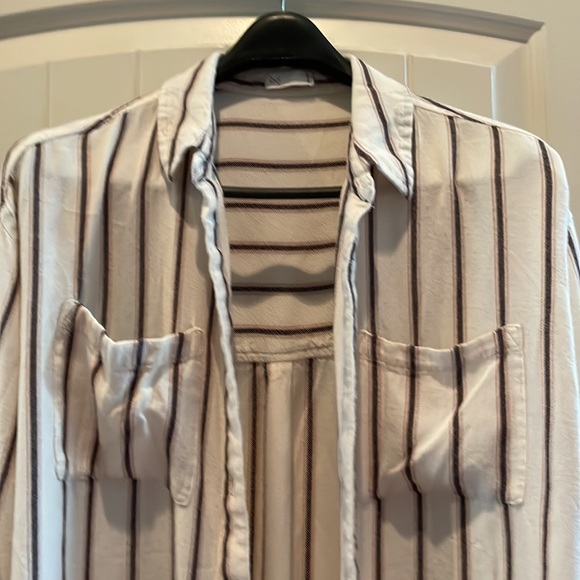 Button front blouse - Picture 2 of 6